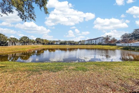 House in Orlando, Florida 3 bedrooms, 110.93 sq.m. № 2114538 - photo 26