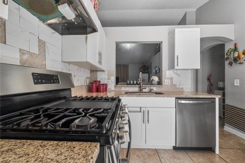 House in Orlando, Florida 3 bedrooms, 110.93 sq.m. № 2114538 - photo 12