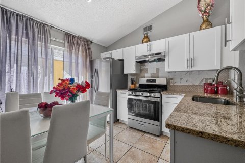 House in Orlando, Florida 3 bedrooms, 110.93 sq.m. № 2114538 - photo 10
