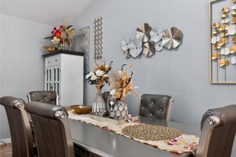 House in Orlando, Florida 3 bedrooms, 110.93 sq.m. № 2114538 - photo 9