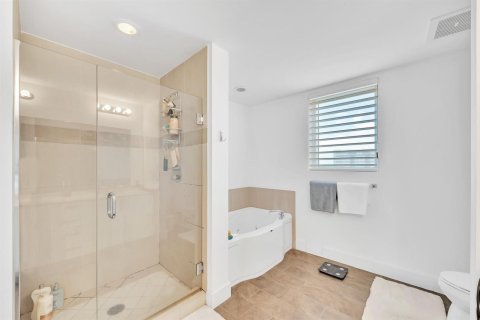 Copropriété à vendre à Hallandale Beach, Floride: 2 chambres, 123.56 m2 № 2146164 - photo 19