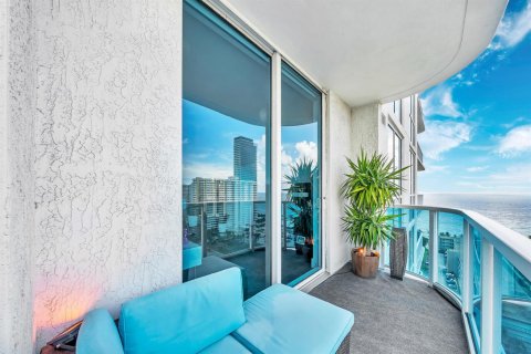 Copropriété à vendre à Hallandale Beach, Floride: 2 chambres, 123.56 m2 № 2146164 - photo 16