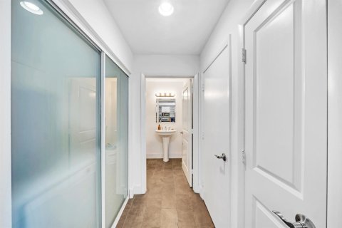 Copropriété à vendre à Hallandale Beach, Floride: 2 chambres, 123.56 m2 № 2146164 - photo 7