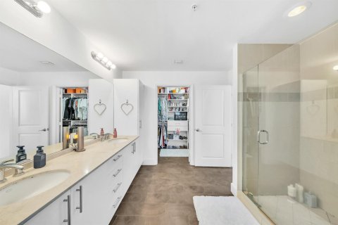 Copropriété à vendre à Hallandale Beach, Floride: 2 chambres, 123.56 m2 № 2146164 - photo 21