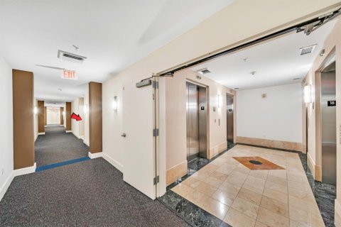 Copropriété à vendre à Hallandale Beach, Floride: 2 chambres, 123.56 m2 № 2146164 - photo 29