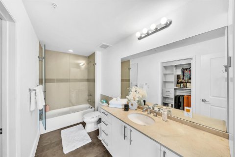 Copropriété à vendre à Hallandale Beach, Floride: 2 chambres, 123.56 m2 № 2146164 - photo 23