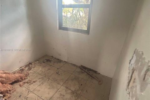 Casa en venta en Miami Gardens, Florida, 2 dormitorios, 83.24 m2 № 1996716 - foto 11