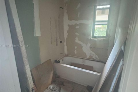 Casa en venta en Miami Gardens, Florida, 2 dormitorios, 83.24 m2 № 1996716 - foto 12