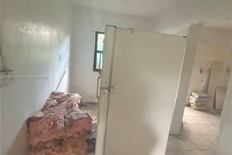 Casa en venta en Miami Gardens, Florida, 2 dormitorios, 83.24 m2 № 1996716 - foto 9