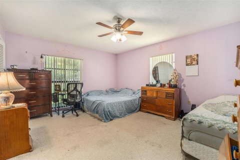 House in Tampa, Florida 4 bedrooms, 317.54 sq.m. № 1816758 - photo 17