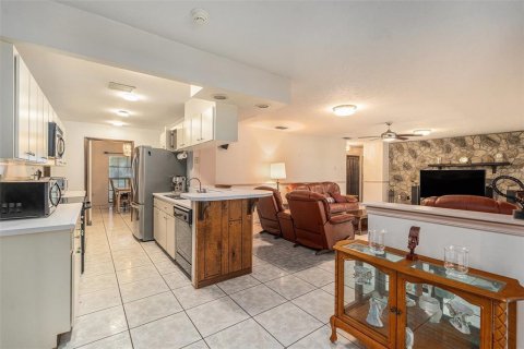 House in Tampa, Florida 4 bedrooms, 317.54 sq.m. № 1816758 - photo 10