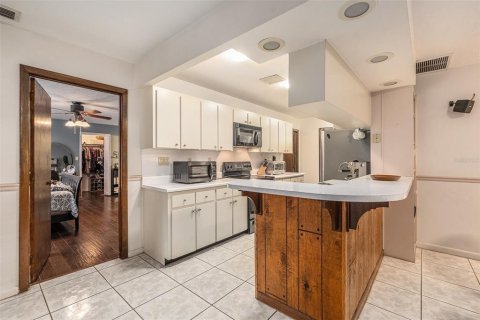 House in Tampa, Florida 4 bedrooms, 317.54 sq.m. № 1816758 - photo 9