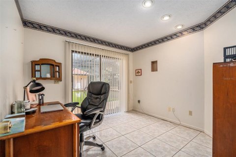 House in Tampa, Florida 4 bedrooms, 317.54 sq.m. № 1816758 - photo 25