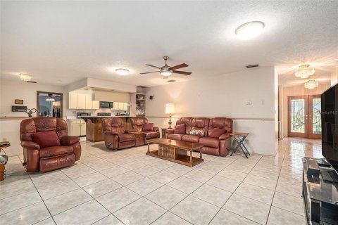 House in Tampa, Florida 4 bedrooms, 317.54 sq.m. № 1816758 - photo 11