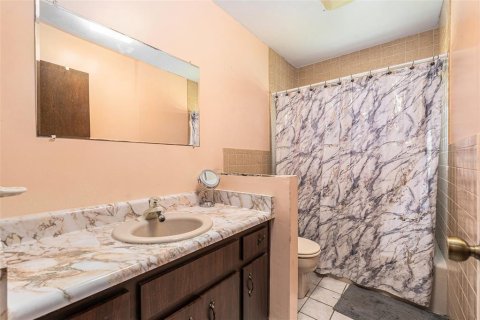 House in Tampa, Florida 4 bedrooms, 317.54 sq.m. № 1816758 - photo 16