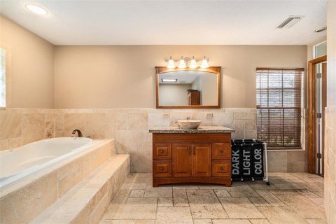 House in Tampa, Florida 4 bedrooms, 317.54 sq.m. № 1816758 - photo 27