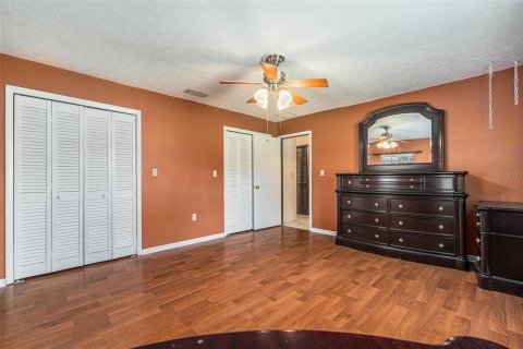 House in Tampa, Florida 4 bedrooms, 317.54 sq.m. № 1816758 - photo 15