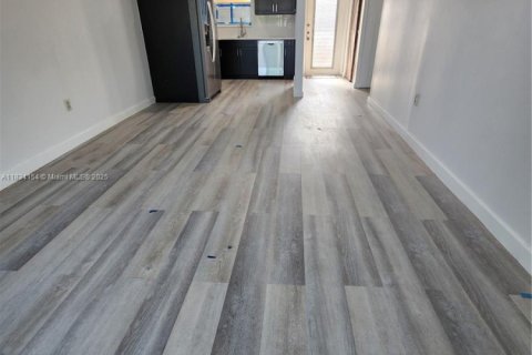 Condominio en venta en Sunrise, Florida, 1 dormitorio, 59.46 m2 № 1935050 - foto 18