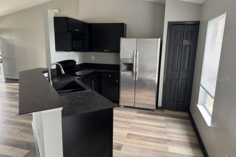 Villa ou maison à louer à Spring Hill, Floride: 3 chambres, 112.6 m2 № 2096683 - photo 2