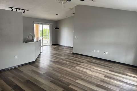 Villa ou maison à louer à Spring Hill, Floride: 3 chambres, 112.6 m2 № 2096683 - photo 4