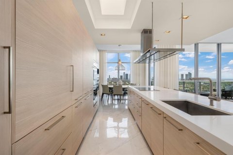 Condo in North Miami Beach, Florida, 3 bedrooms  № 2083256 - photo 11