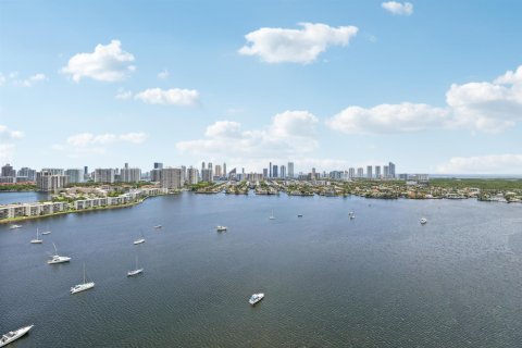 Condo in North Miami Beach, Florida, 3 bedrooms  № 2083256 - photo 10