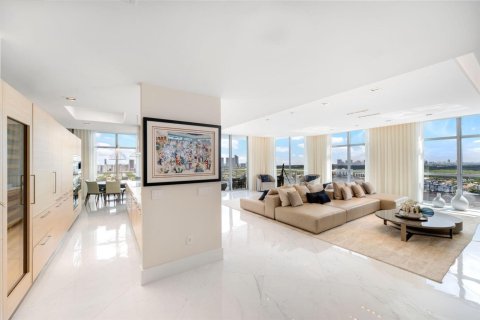 Condo in North Miami Beach, Florida, 3 bedrooms  № 2083256 - photo 7