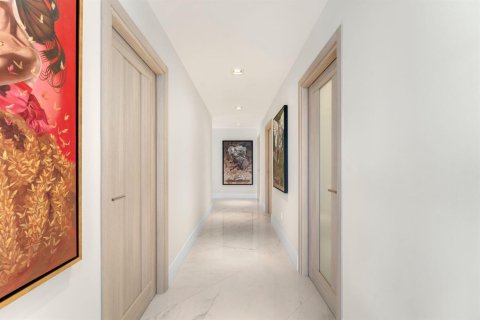 Condo in North Miami Beach, Florida, 3 bedrooms  № 2083256 - photo 19