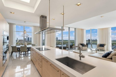 Condo in North Miami Beach, Florida, 3 bedrooms  № 2083256 - photo 12