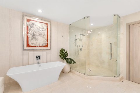 Condo in North Miami Beach, Florida, 3 bedrooms  № 2083256 - photo 27