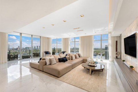 Condo in North Miami Beach, Florida, 3 bedrooms № 2083256