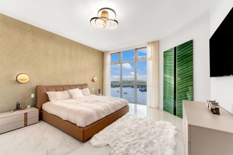 Condo in North Miami Beach, Florida, 3 bedrooms  № 2083256 - photo 30