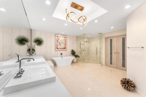 Condo in North Miami Beach, Florida, 3 bedrooms  № 2083256 - photo 26
