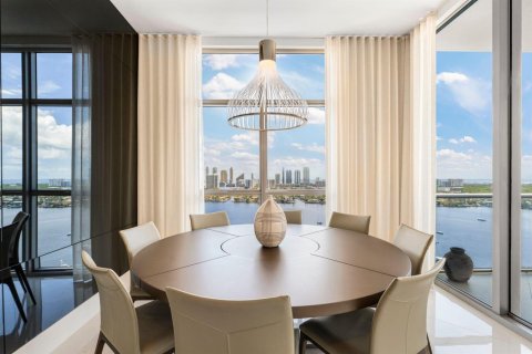 Condo in North Miami Beach, Florida, 3 bedrooms  № 2083256 - photo 17