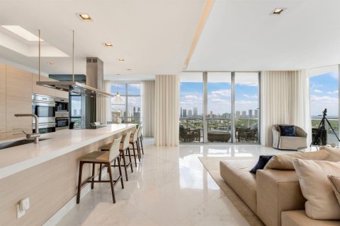 Condo in North Miami Beach, Florida, 3 bedrooms  № 2083256 - photo 15