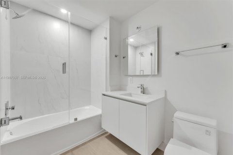 Купить кондоминиум в Майами, Флорида 4 спальни, 234.11м2, № 2048907 - фото 25