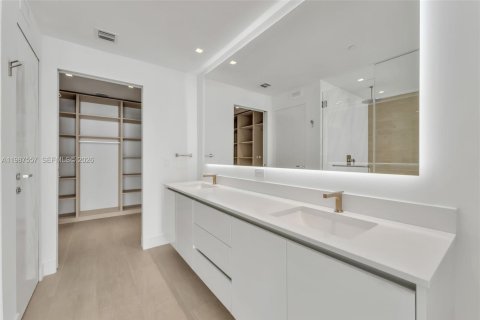 Купить кондоминиум в Майами, Флорида 4 спальни, 234.11м2, № 2048907 - фото 27