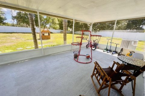 House in Dover, Florida 4 bedrooms, 176.61 sq.m. № 2220609 - photo 13