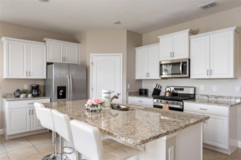 House in Davenport, Florida 5 bedrooms, 273.32 sq.m. № 1519631 - photo 4