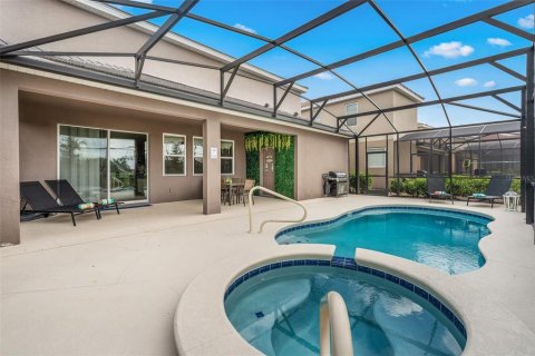 House in Davenport, Florida 5 bedrooms, 273.32 sq.m. № 1519631 - photo 3