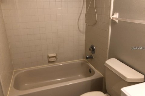 Condo in Orlando, Florida, 2 bedrooms  № 2220074 - photo 8