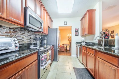 Condo in Davenport, Florida, 2 bedrooms  № 2218098 - photo 13
