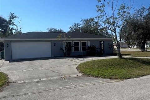 House in Port Charlotte, Florida 3 bedrooms, 198.16 sq.m. № 1733673 - photo 7