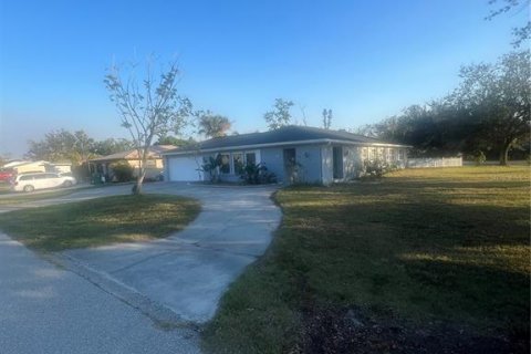 House in Port Charlotte, Florida 3 bedrooms, 198.16 sq.m. № 1733673 - photo 2