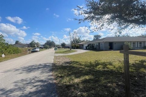 House in Port Charlotte, Florida 3 bedrooms, 198.16 sq.m. № 1733673 - photo 3