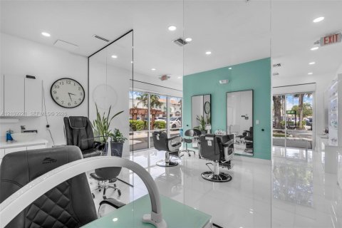 Immobilier commercial à vendre à Miami, Floride № 2422845 - photo 14
