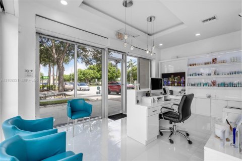 Immobilier commercial à vendre à Miami, Floride № 2422845 - photo 6