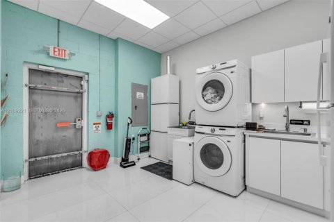 Immobilier commercial à vendre à Miami, Floride № 2422845 - photo 25