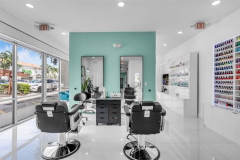 Immobilier commercial à vendre à Miami, Floride № 2422845 - photo 11