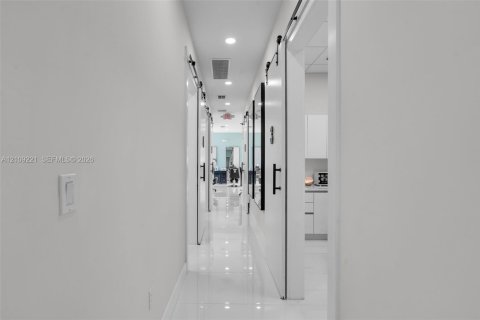 Immobilier commercial à vendre à Miami, Floride № 2422845 - photo 16